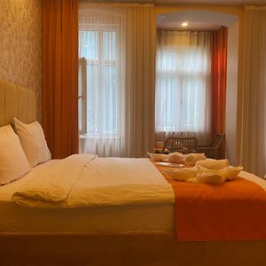 House Hotel 1
